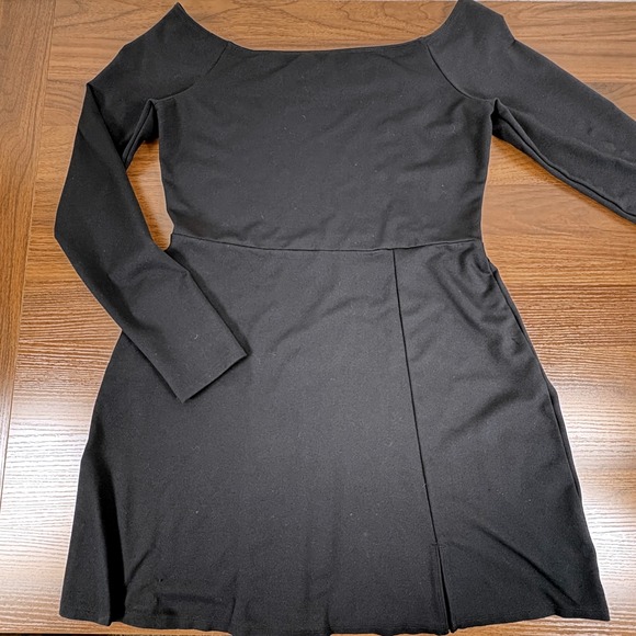 American Eagle By Payless Dresses & Skirts - American Eagle Black Long Sleeve Stretchy Mini Dress Boat‎ Neck with Slit Size L